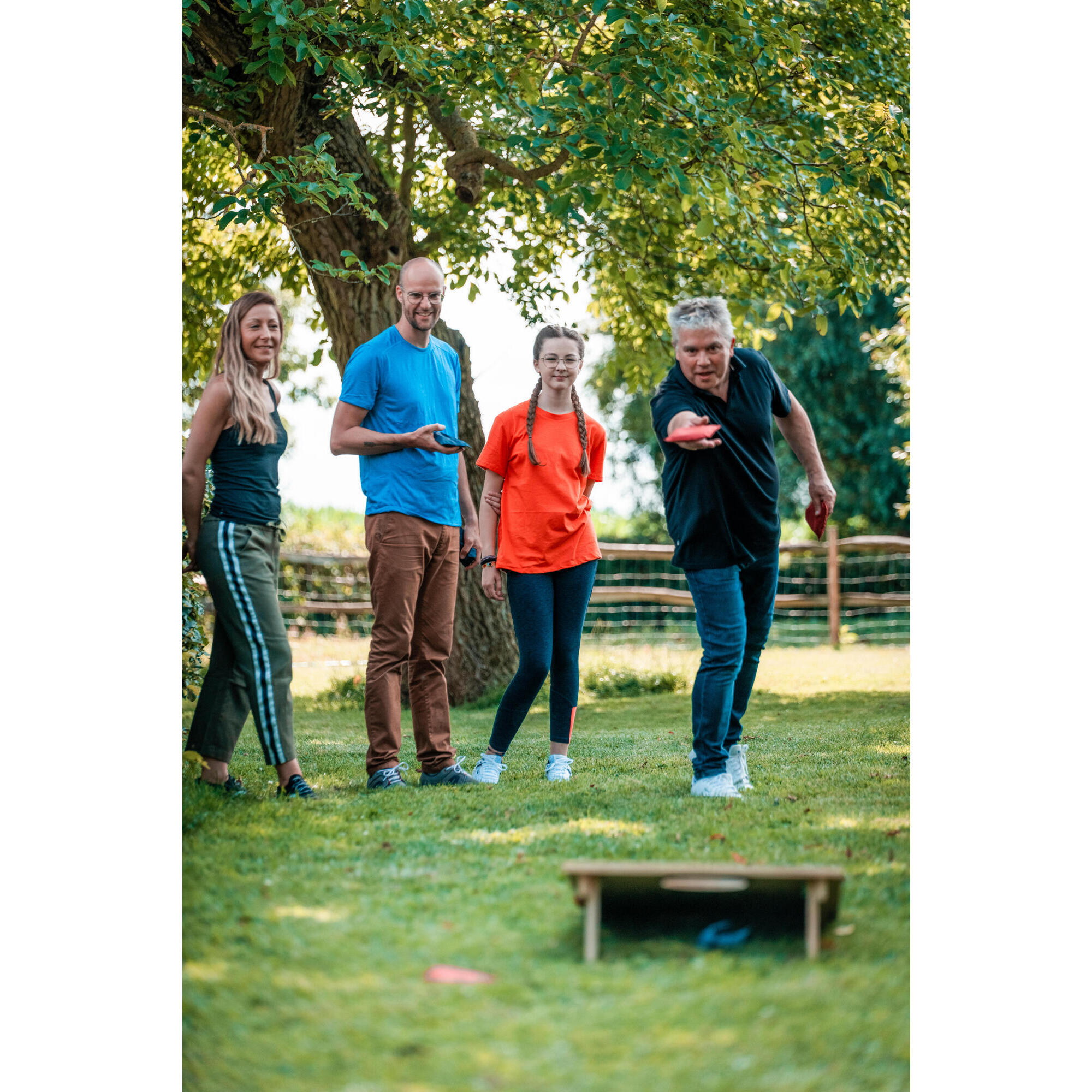 GIOCO DEL CORNHOLE COMPATTO E PRONTO PER IL GIOCO