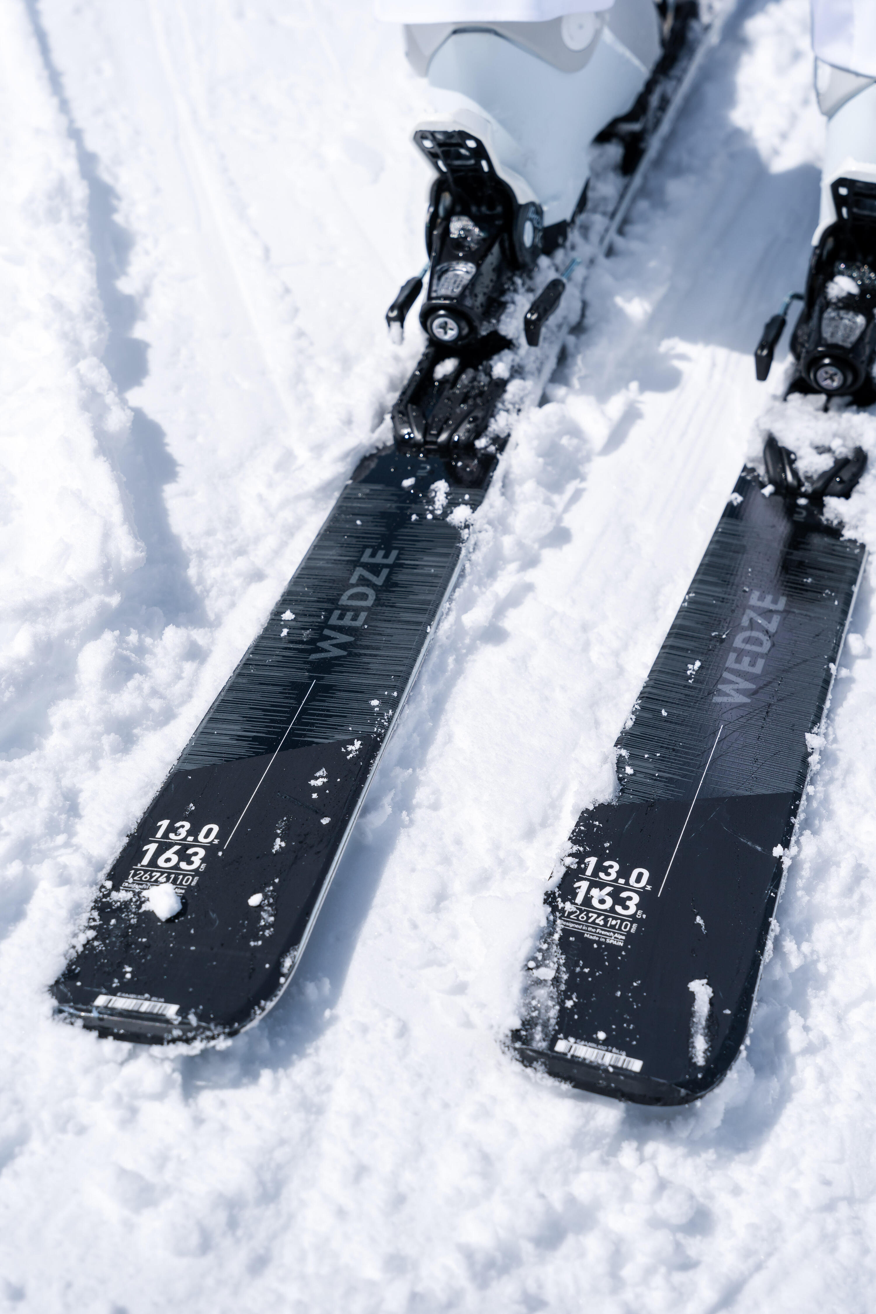 SKIS DE PISTA COM FIXAÇÕES MULHER - BOOST 580 - PRETO E BRANCO 10/15