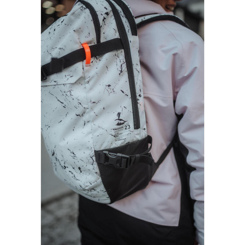 Rugzak voor freeride/allmountain skiën en snowboarden 100 wit/zwart 23 liter