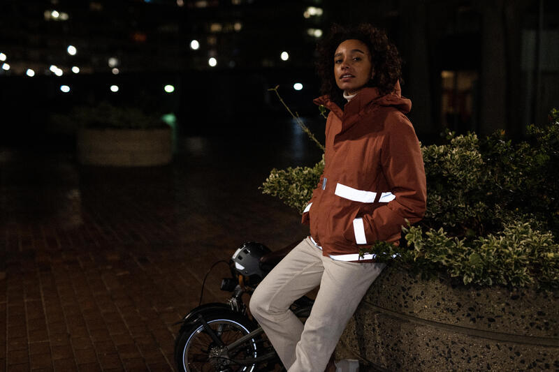 Ciepła kurtka przeciwdeszczowa na rower miejski damska Btwin 540 odblaskowa