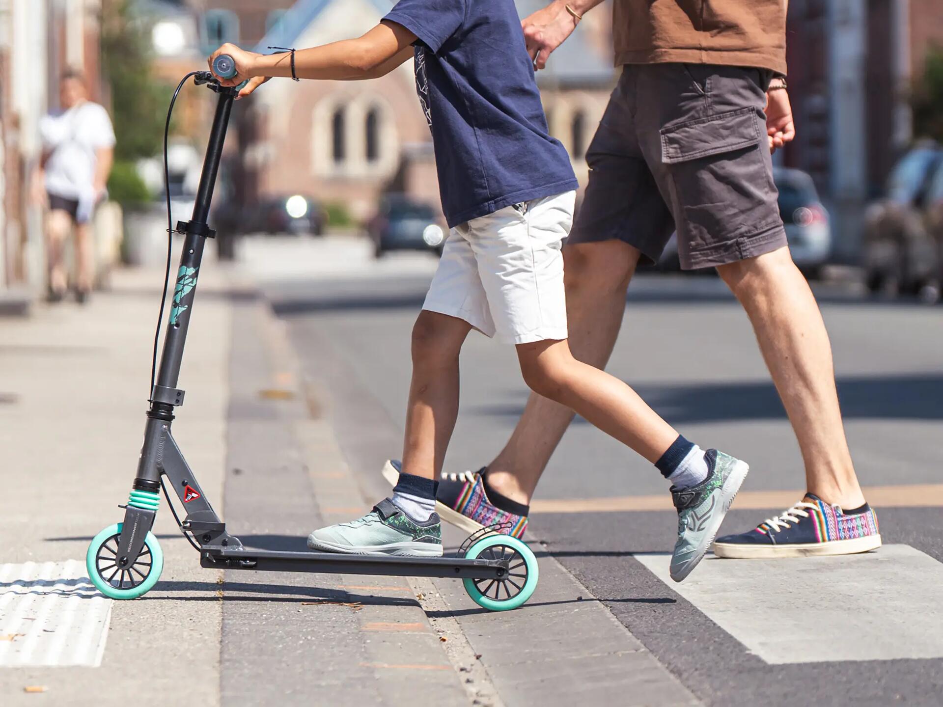 WARTUNG UND REPARATUR DES SCOOTERS