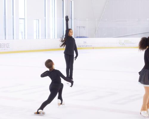 Quelle tenue de patinage artistique choisir ?
