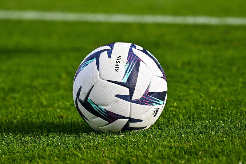 Piłka do piłki nożnej Kipsta League 2 BKT Officiel Match Ball 2023 w pudełku