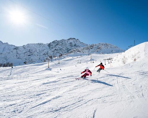 Les bienfaits du ski, un sport à découvrir avec les conseils sportifs Décathlon