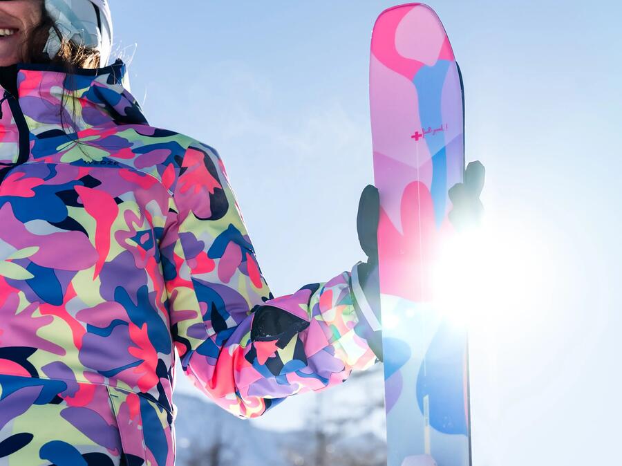 femme portant des lunettes de ski