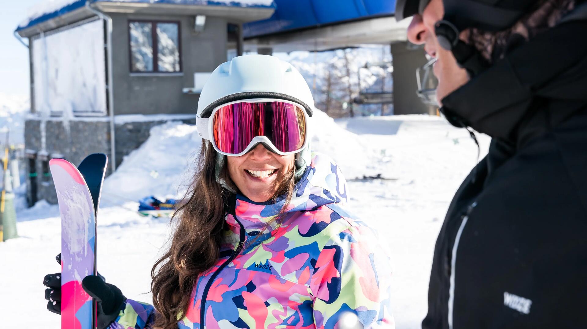 femme portant des lunettes de ski