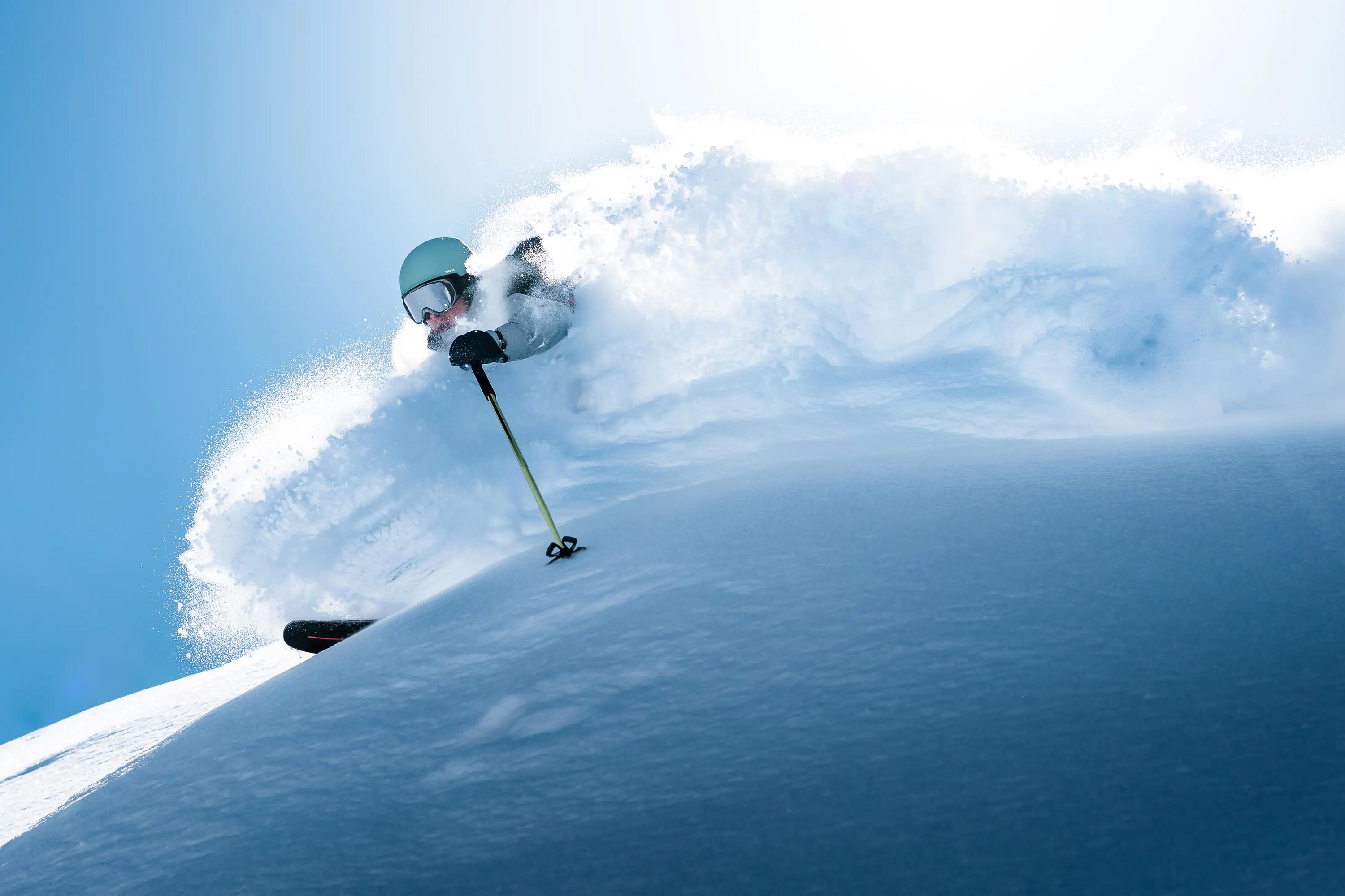 Freeskiing – co to jest i jak zacząć robić akrobacje na nartach?
