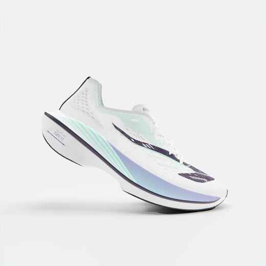 
      Sieviešu skriešanas apavi ar oglekļa šķiedras pamatni “Kiprun KD900X LD”
  