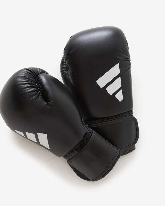 Boxhandschuhe in der Farbe schwarz.
