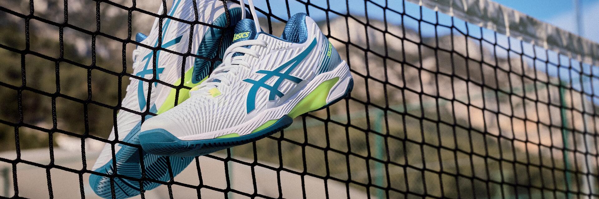 Erfahre hier, worauf du beim Kauf von neuen Tennisschuhen achten musst!