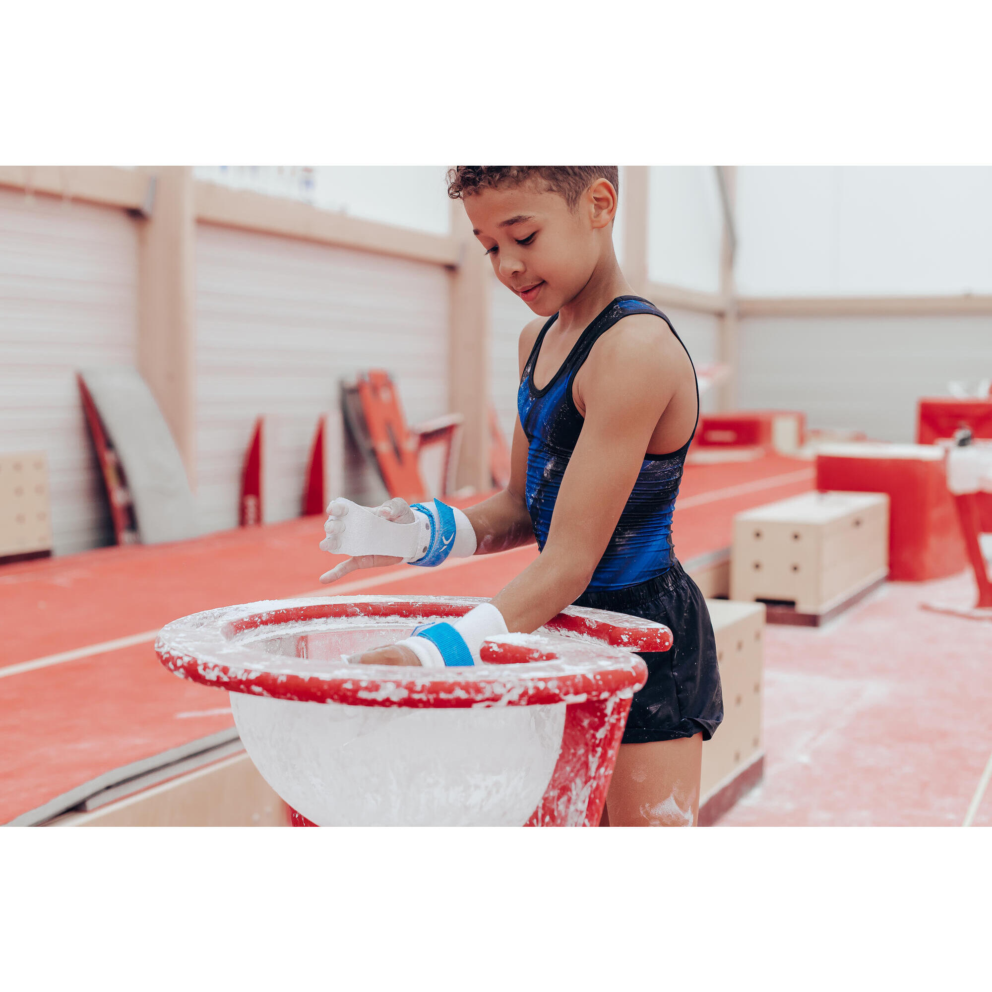 Pantaloncini da ginnastica neri da ragazzo