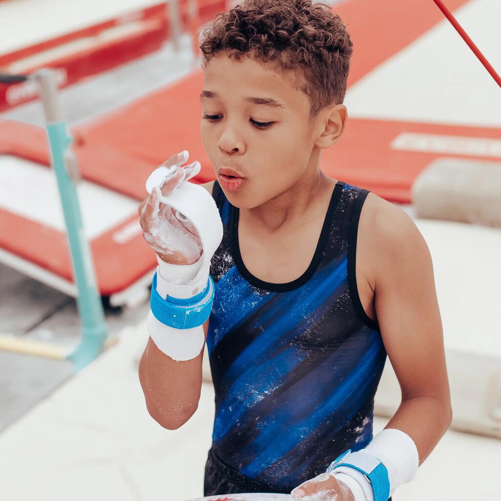 Chlapčenský dres na gymnastiku čierno-modrý s potlačou