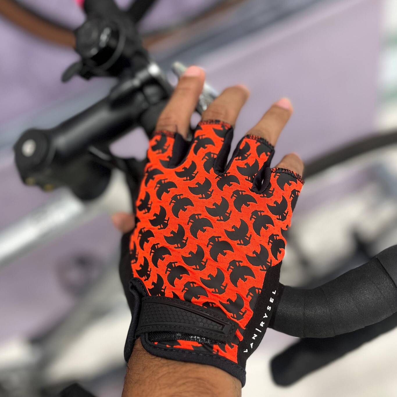 Sarung Tangan Sepeda Road Bike 900 - Merah Garuda Spesial Kemerdekaan