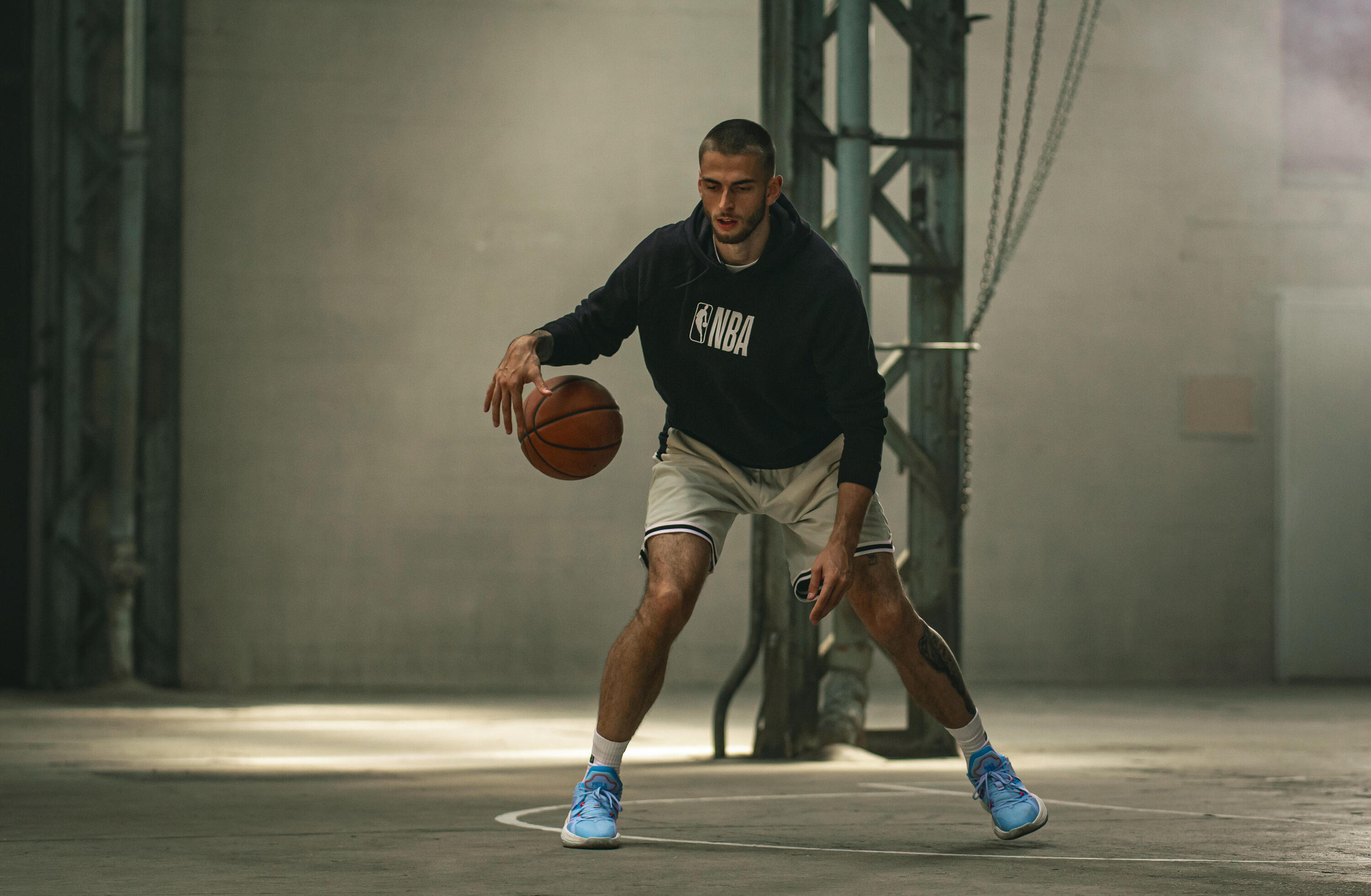 Schwarzer NBA Kapuzenpullover für Damen und Herren 900 9/16
