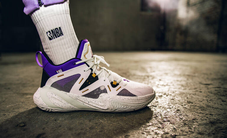 Sepatu Basket Pria/Wanita 900 NBA MID-3 Los Angeles Lakers - Putih