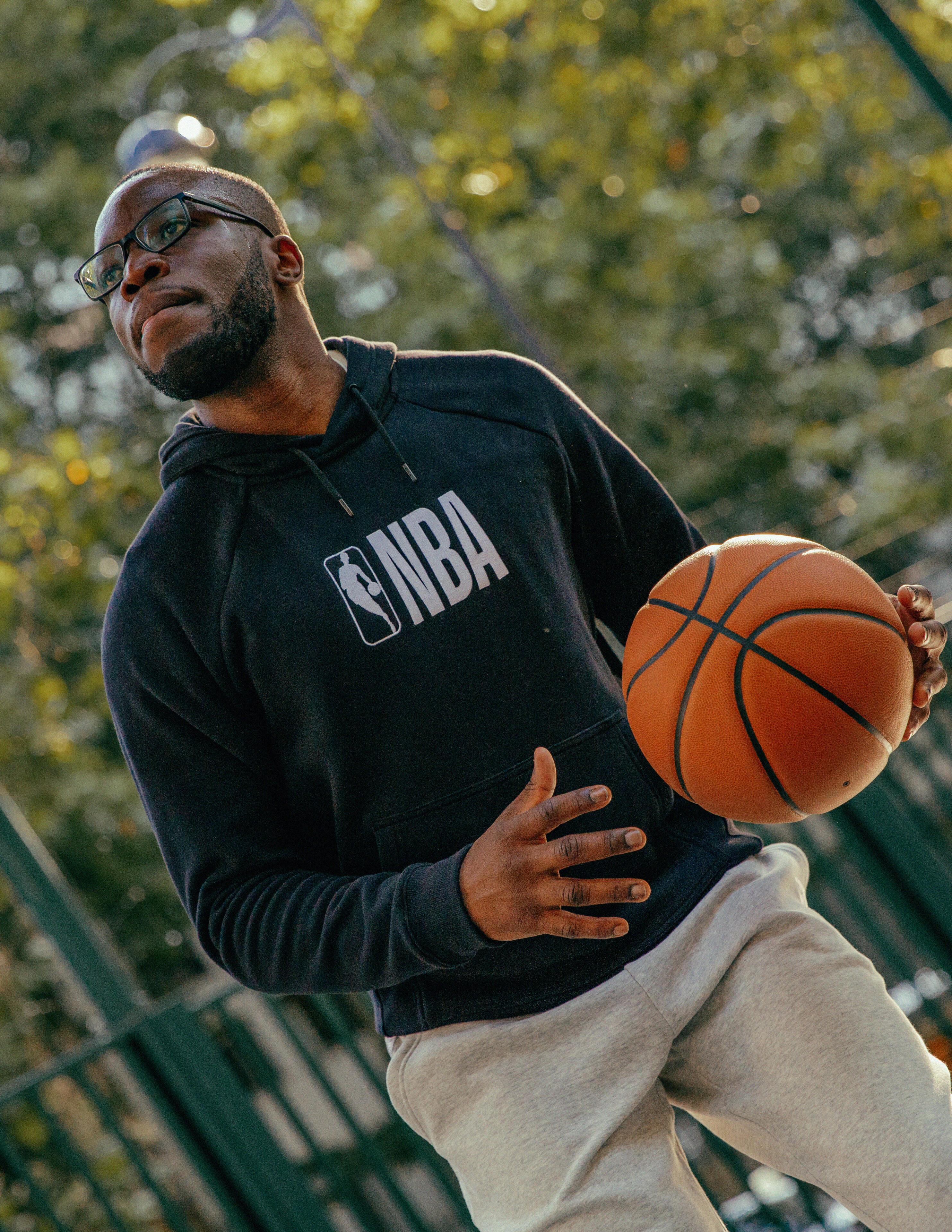 Schwarzer NBA Kapuzenpullover für Damen und Herren 900 12/16