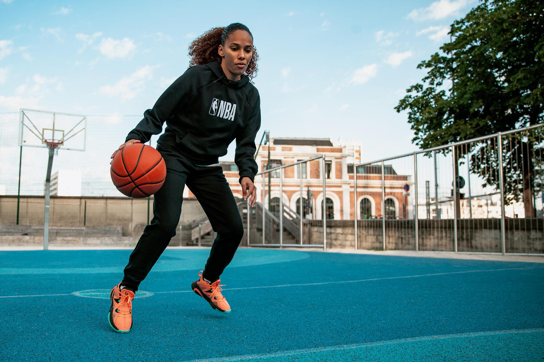 NBA x Decathlon : partenaires officiels pour une expérience unique de basketball