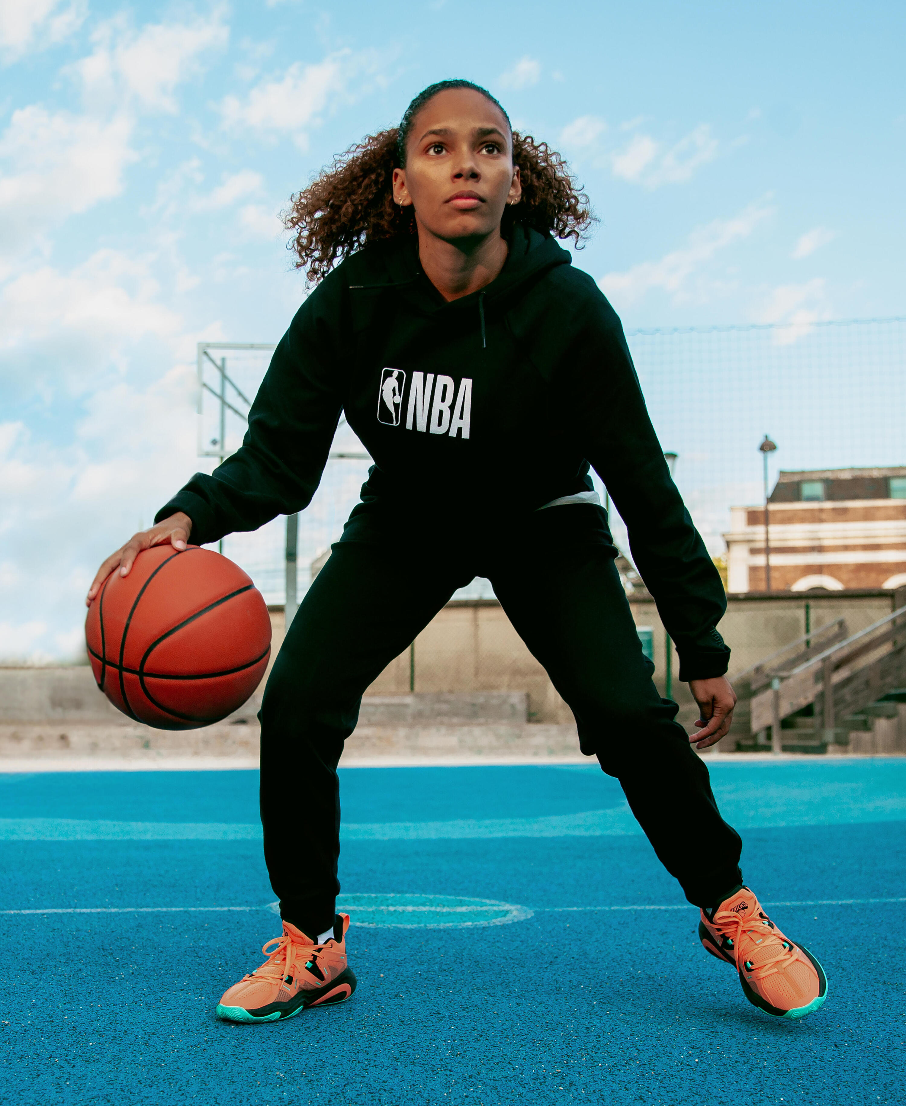 Schwarzer NBA Kapuzenpullover für Damen und Herren 900 14/16