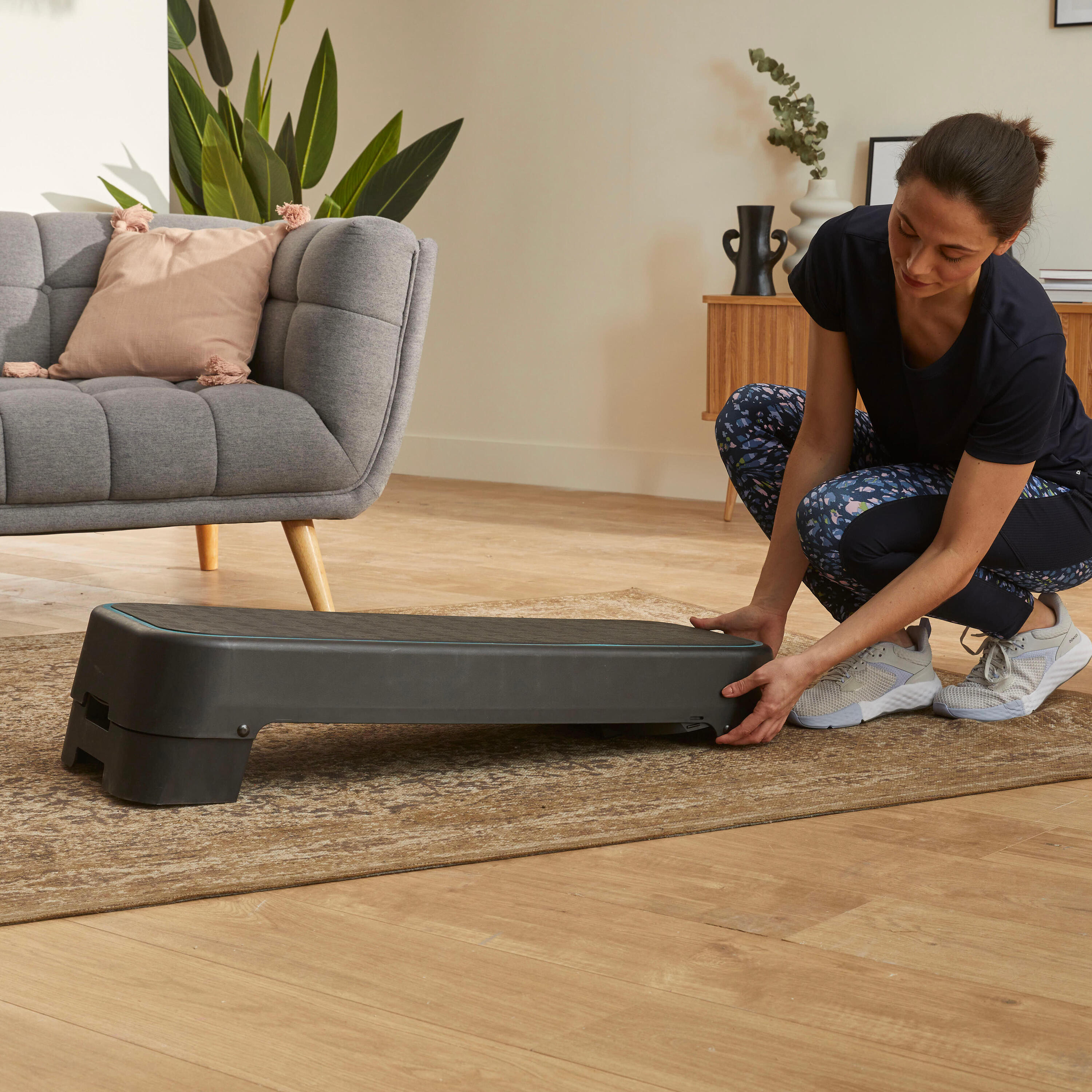 Step500 with Built-In Fold-Down Feet 3/7