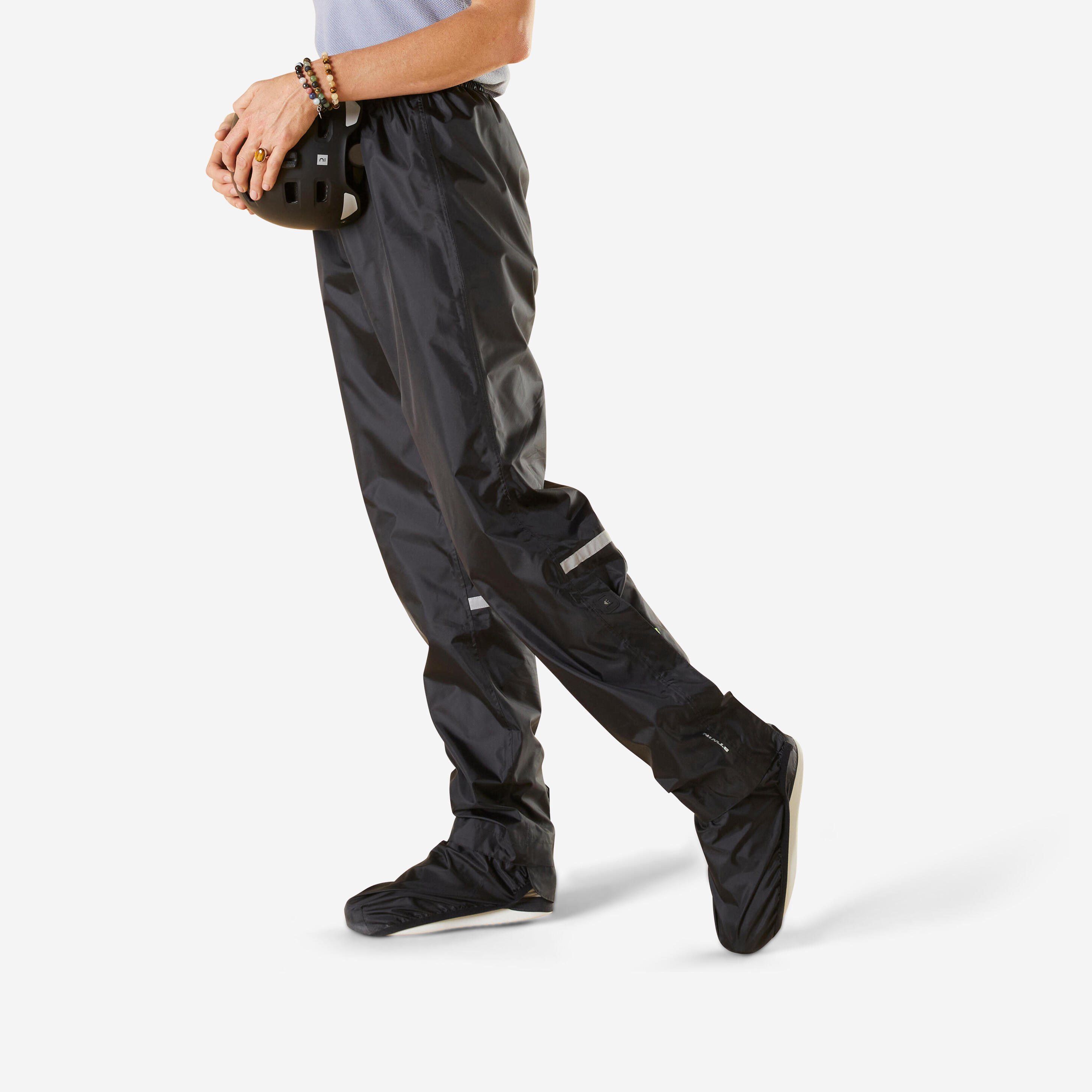 City Cycling Rain Overtrousers with Built-In Overshoes 100 - Black 1/15