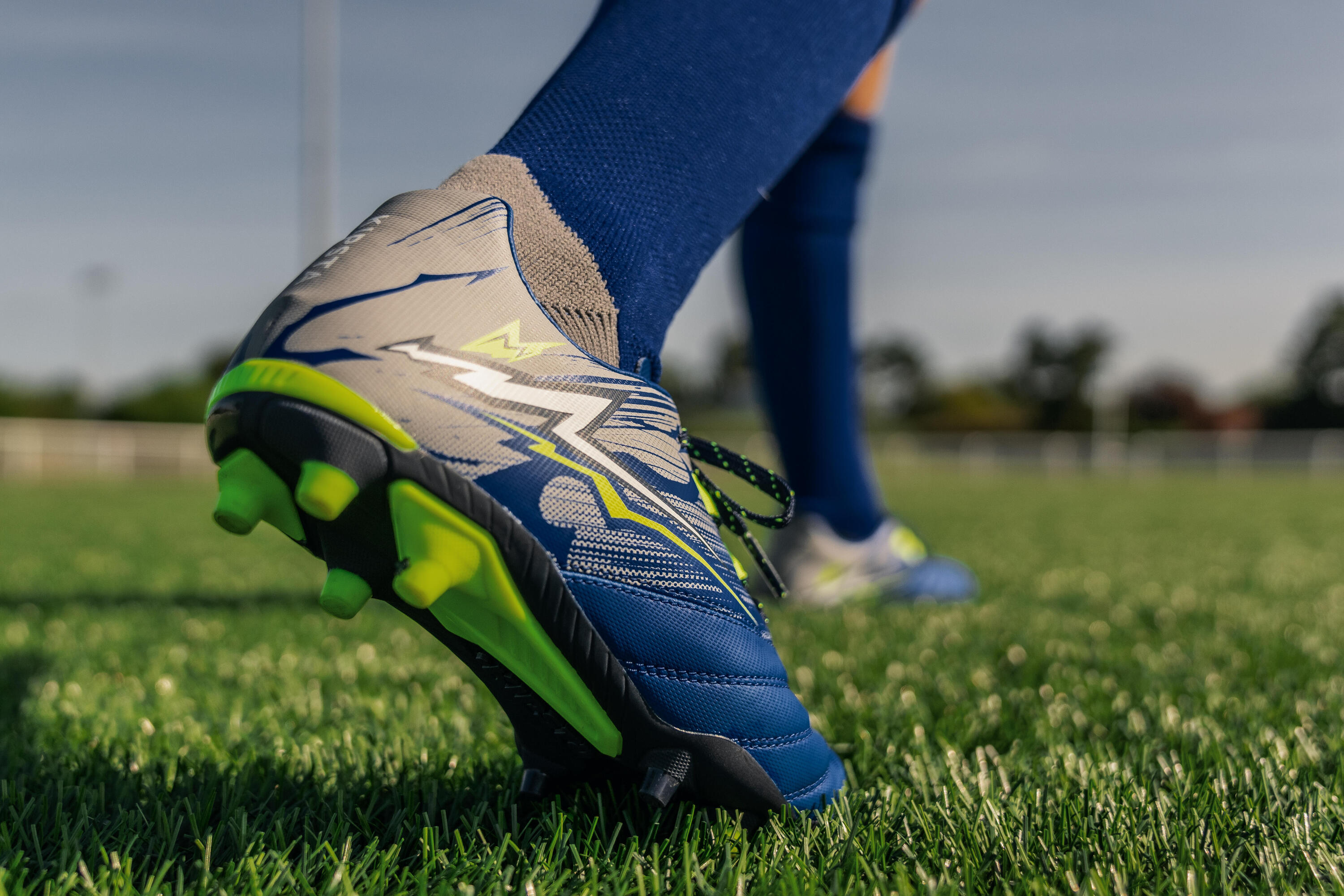 Scarpe rugby bambino R 500 FG blu 8/11