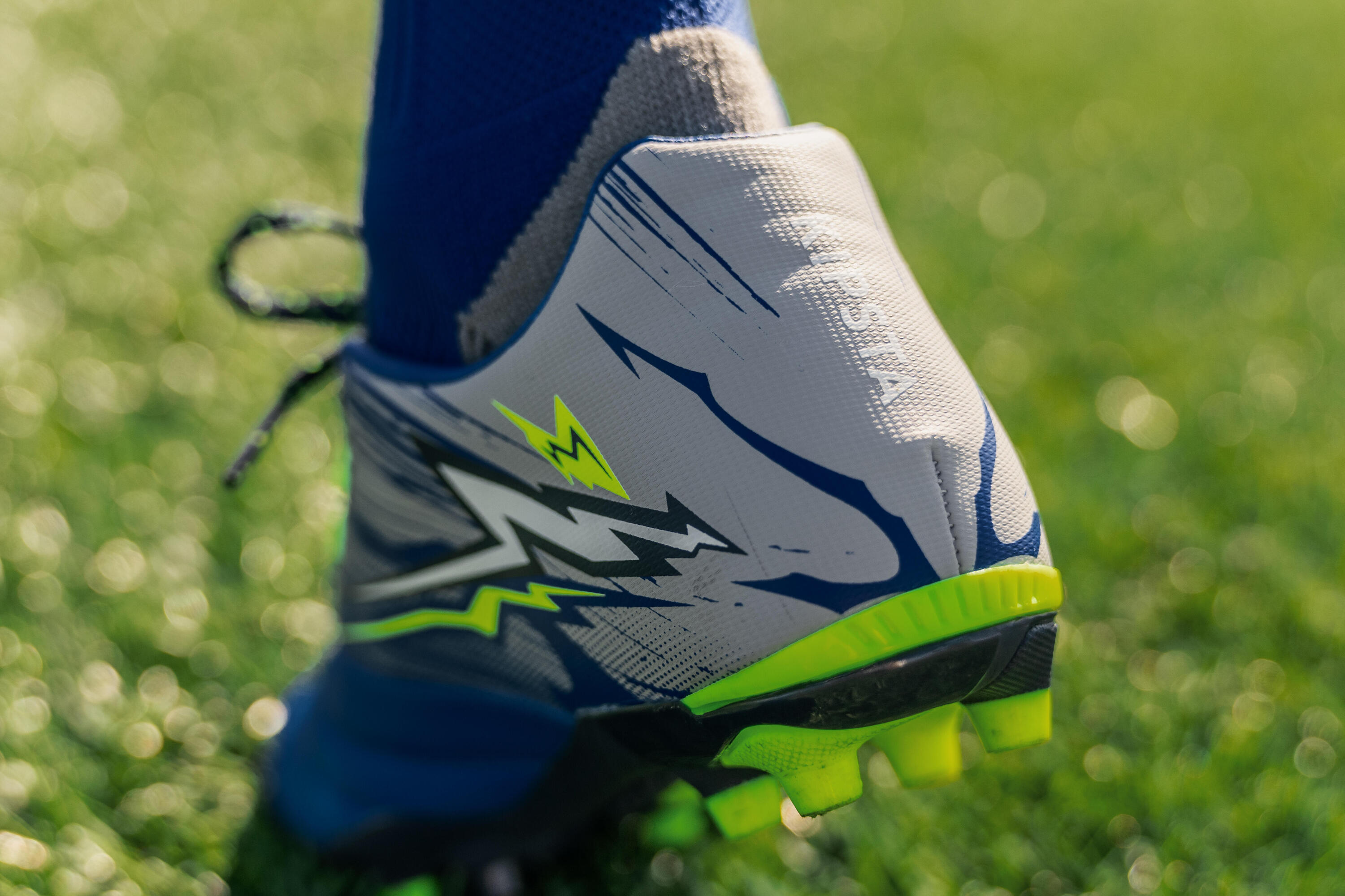 Scarpe rugby bambino R 500 FG blu 9/11