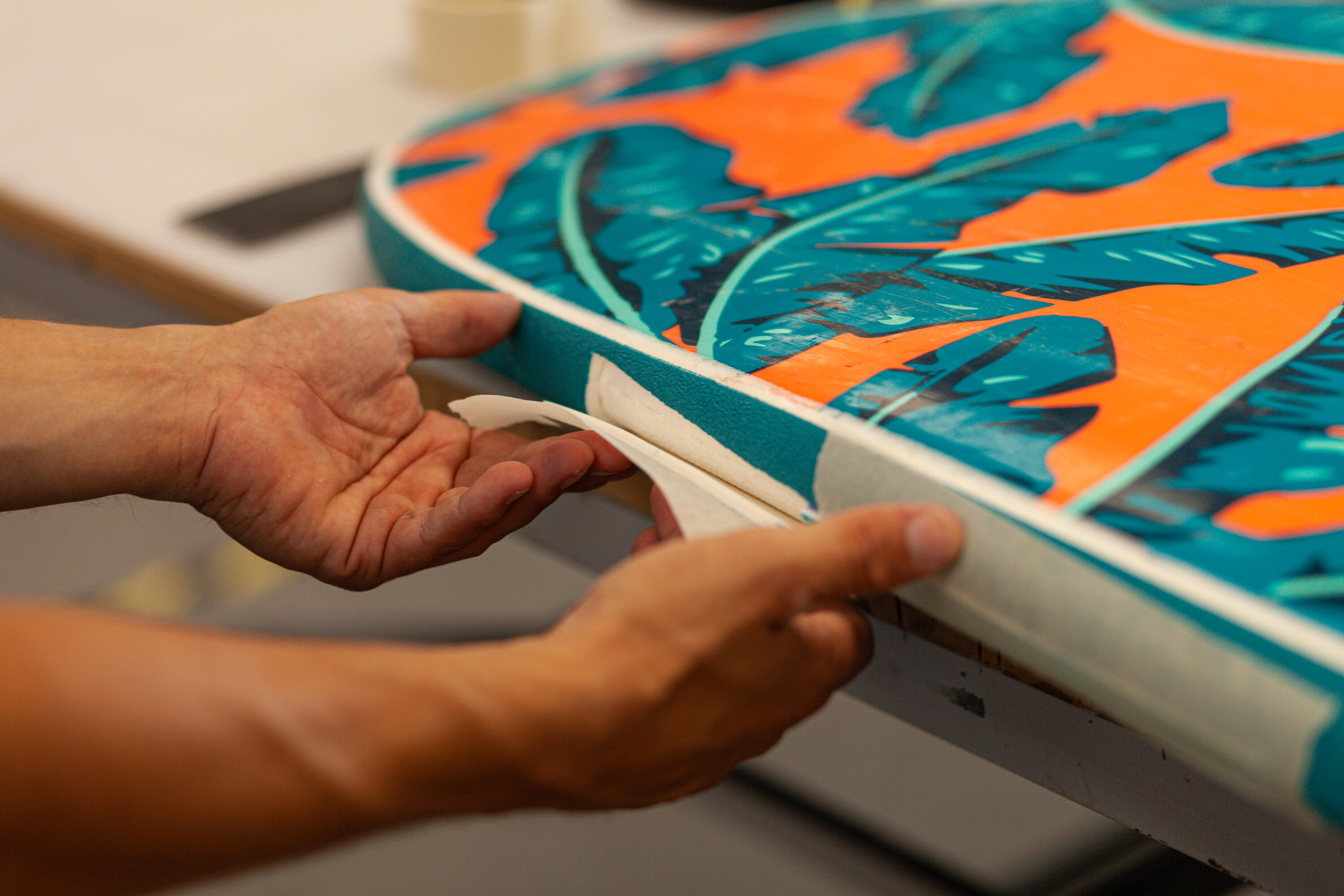 REPARATION CLOQUE SUR RAIL SUR PLANCHE DE SURF EN MOUSSE 4/5