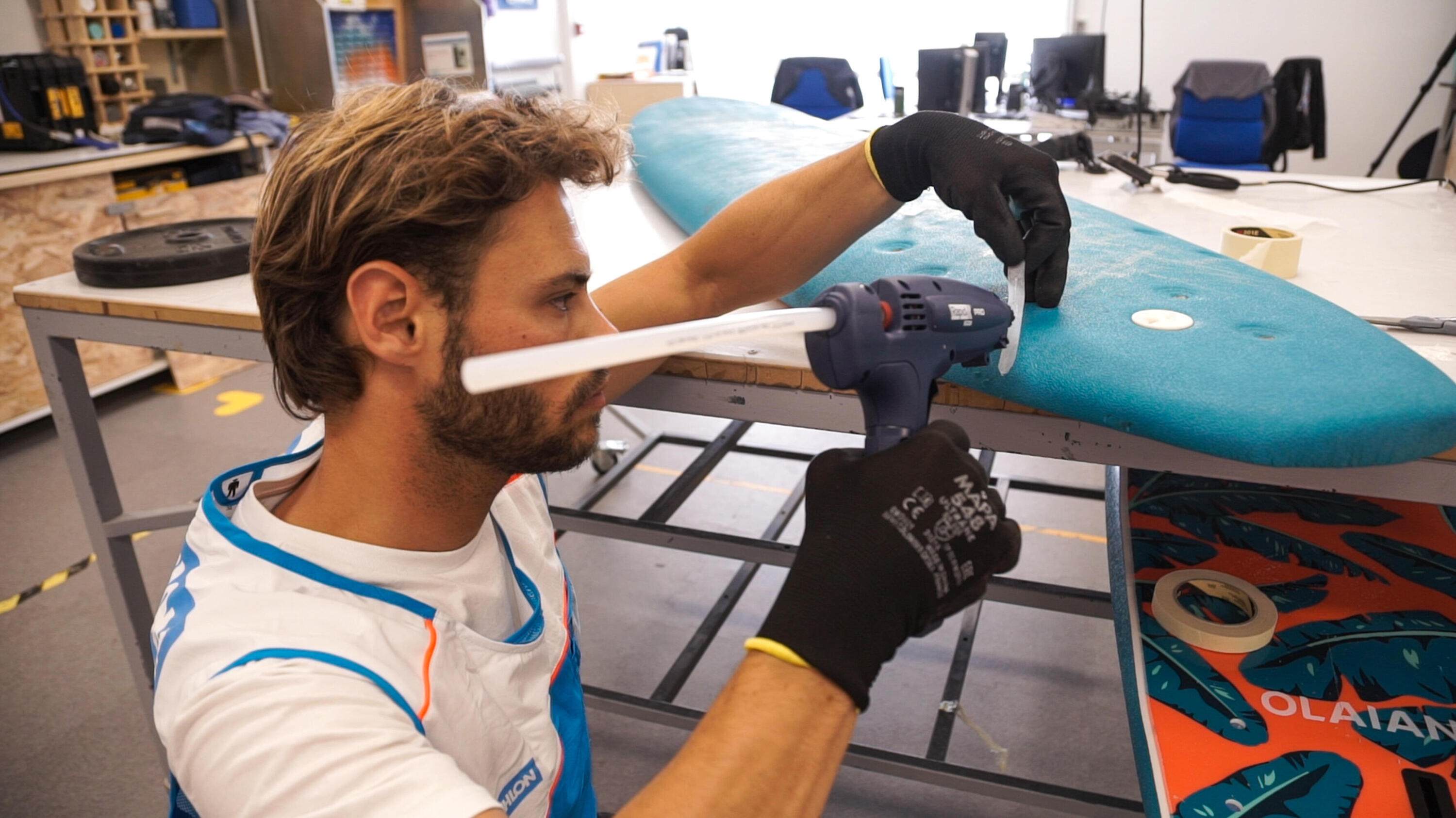 Reparatur Riss kleiner als 5 cm auf Schaumstoff-Surfboard 2/4