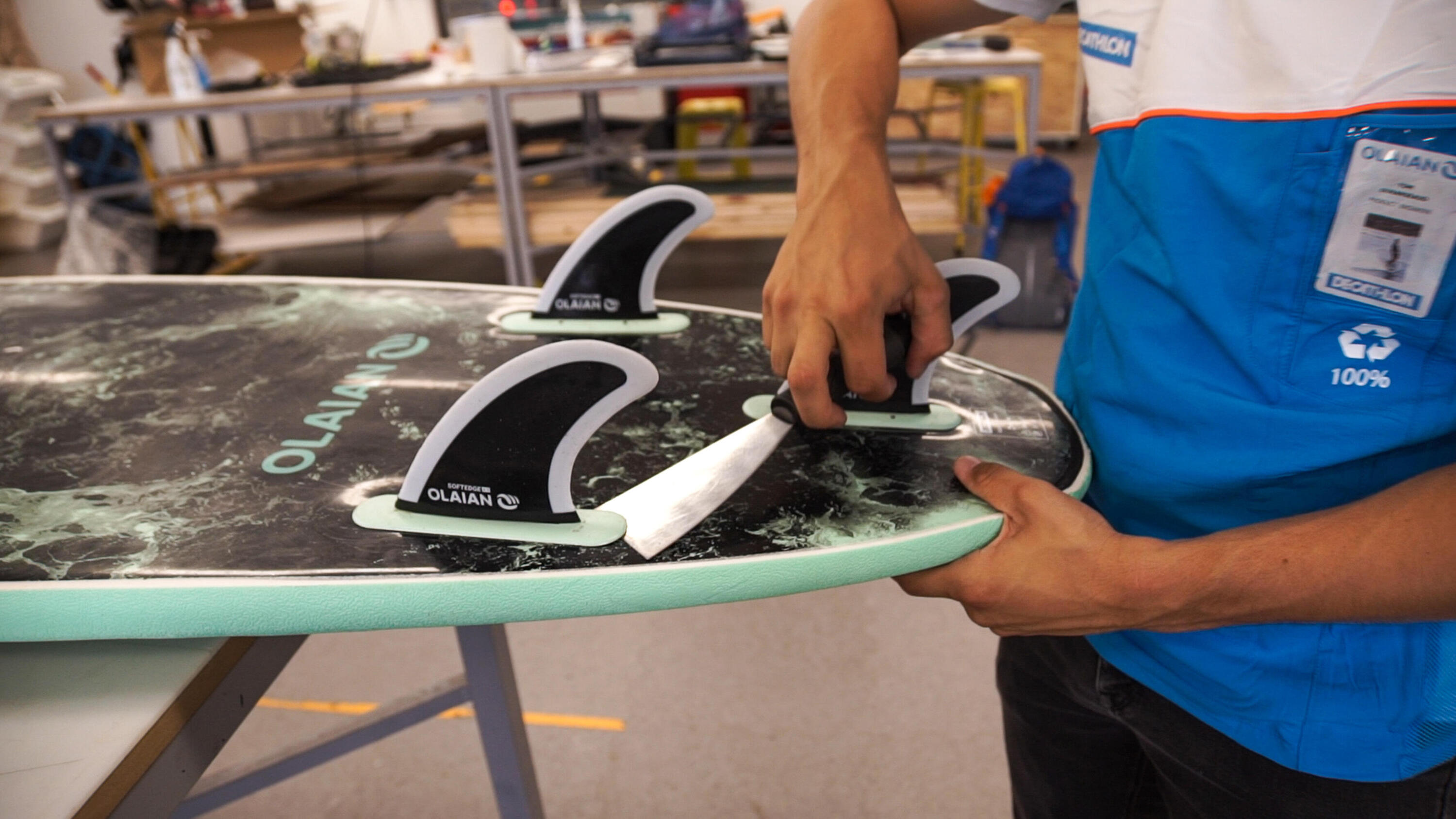 CHANGEMENT D'ACCESSOIRE DE PLANCHE DE SURF EN MOUSSE 5/6