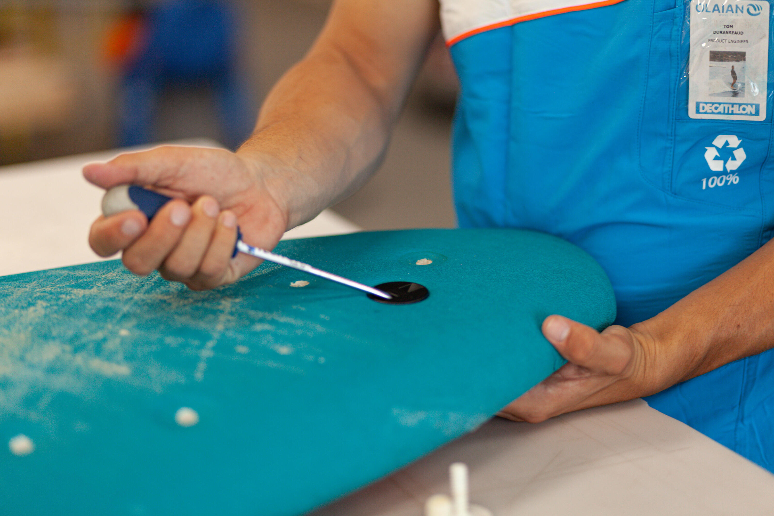 CHANGEMENT D'ACCESSOIRE DE PLANCHE DE SURF EN MOUSSE 3/6