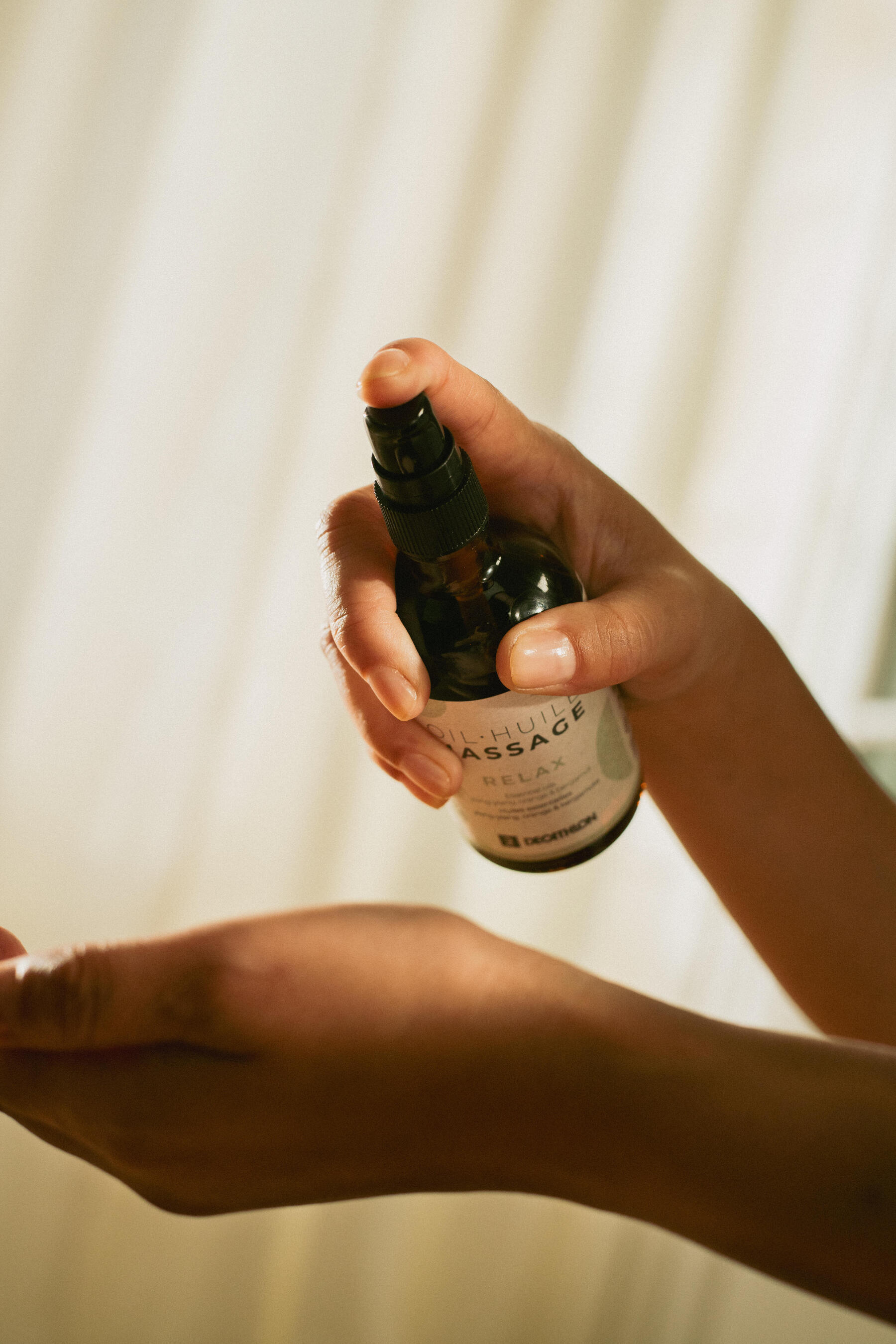 Ölanwendung als Morgenritual des Ayur Yoga