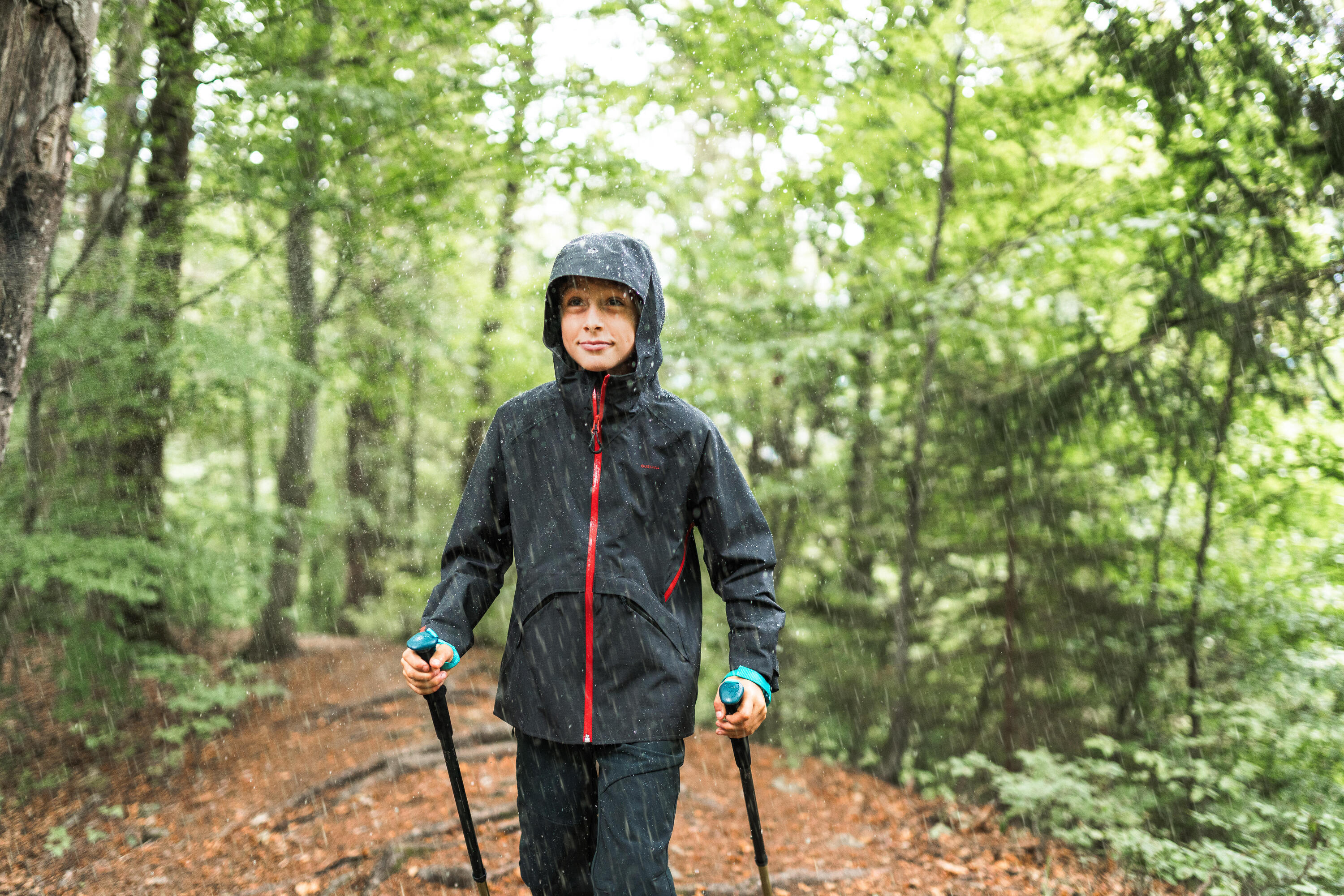 Giacca trekking bambino MH550 nera 10/12