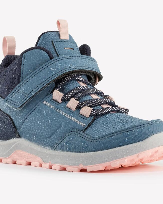 Wanderschuh rosa blau mit Wassertropfen
