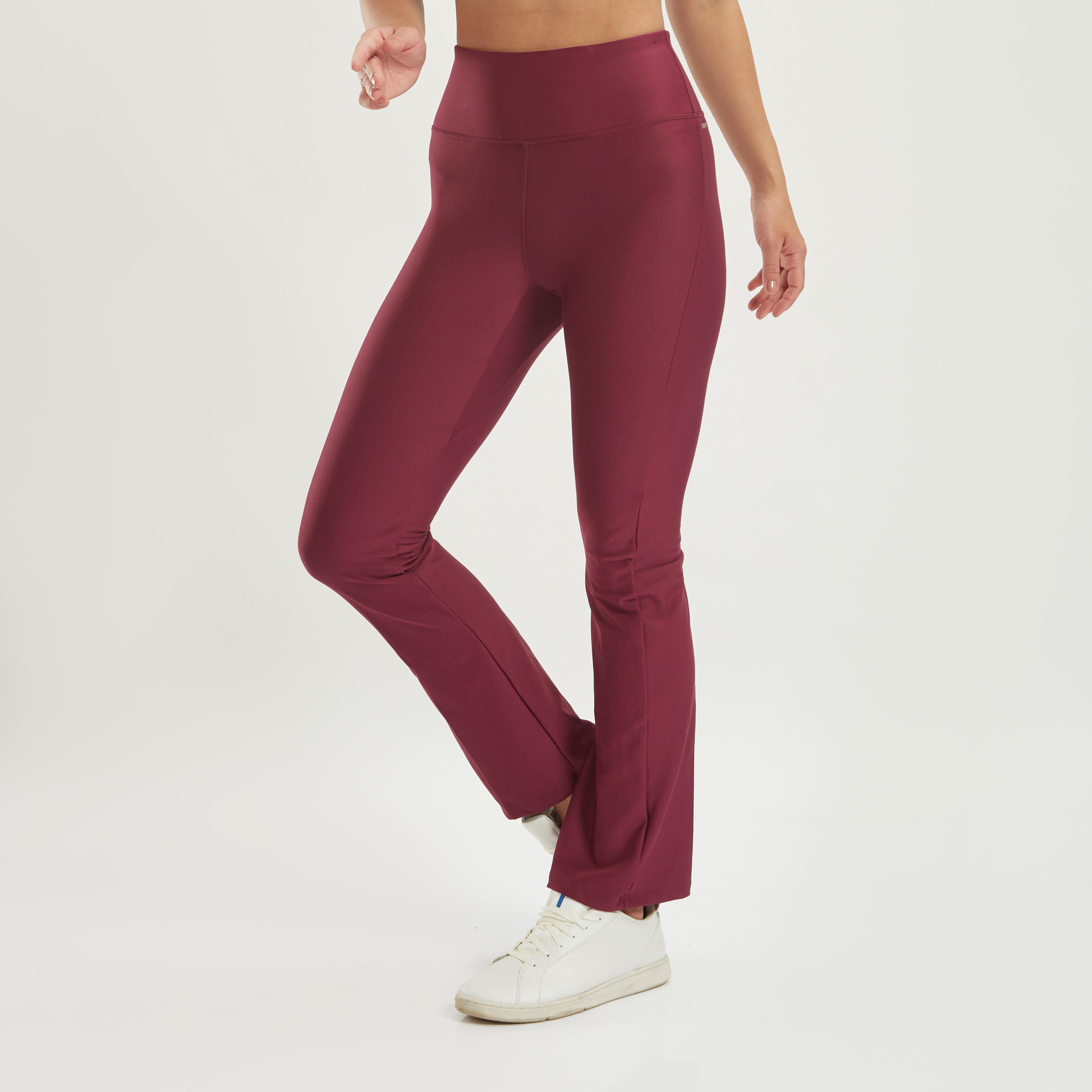 Burgundy leggings gym outfit | Burgundy leggings, Gym outfit, White crop  top tank