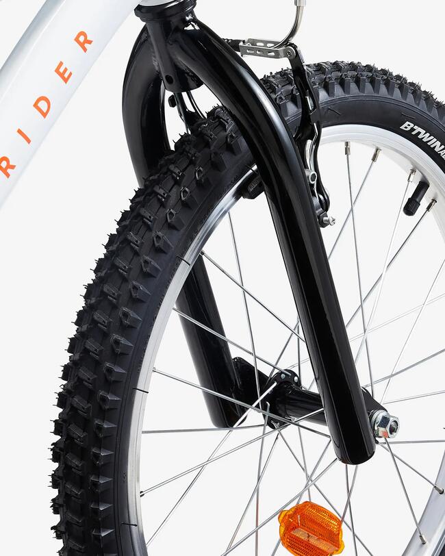 Vorderrad Kinderfahrrad mit profiliertem Reifen; silbernen Speichen; Katzenaugen