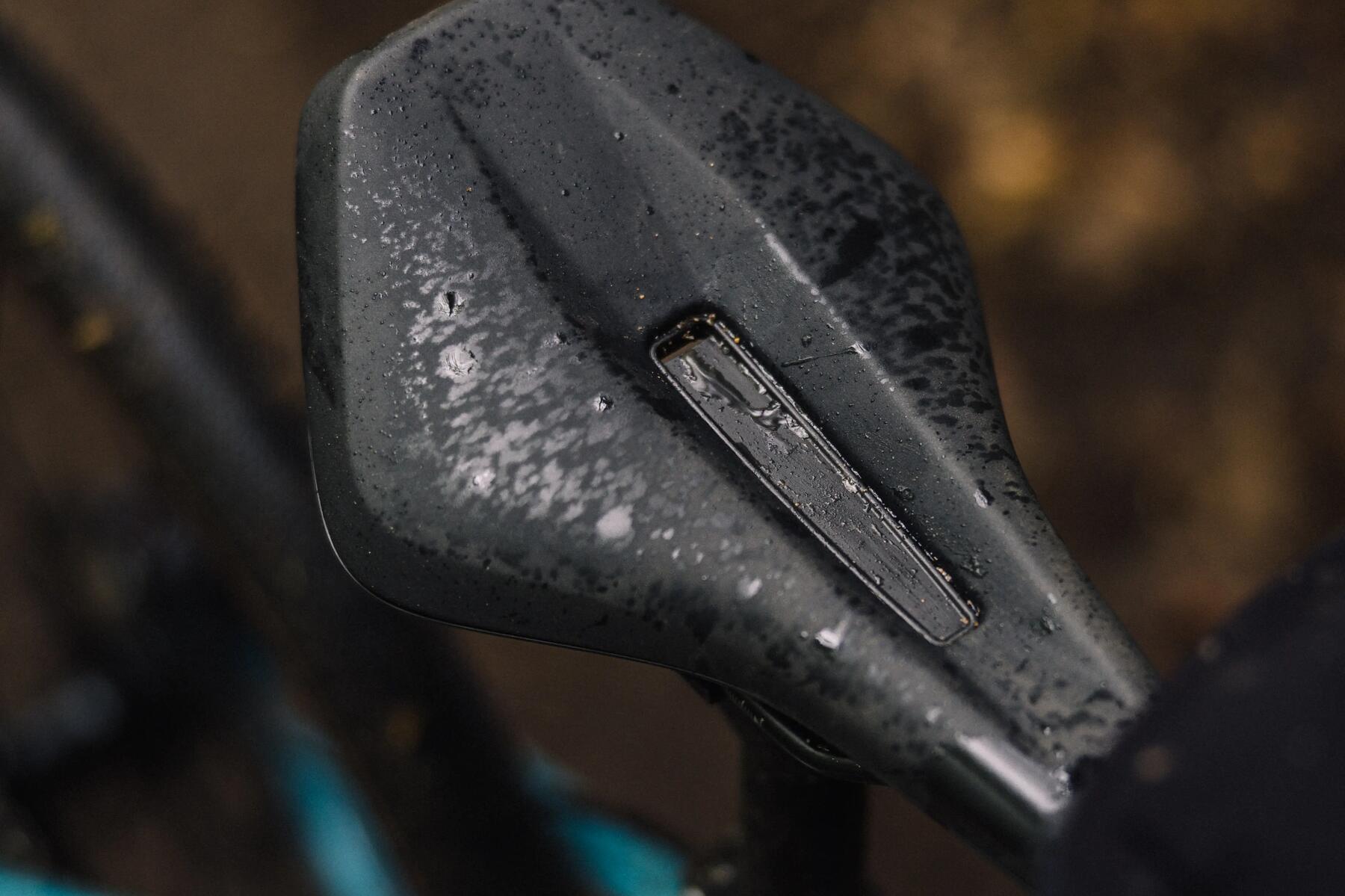 HOE KIES JE EEN FIETSZADEL VOOR EEN SPORTIEVE HOUDING (HOEK VAN 30°)?