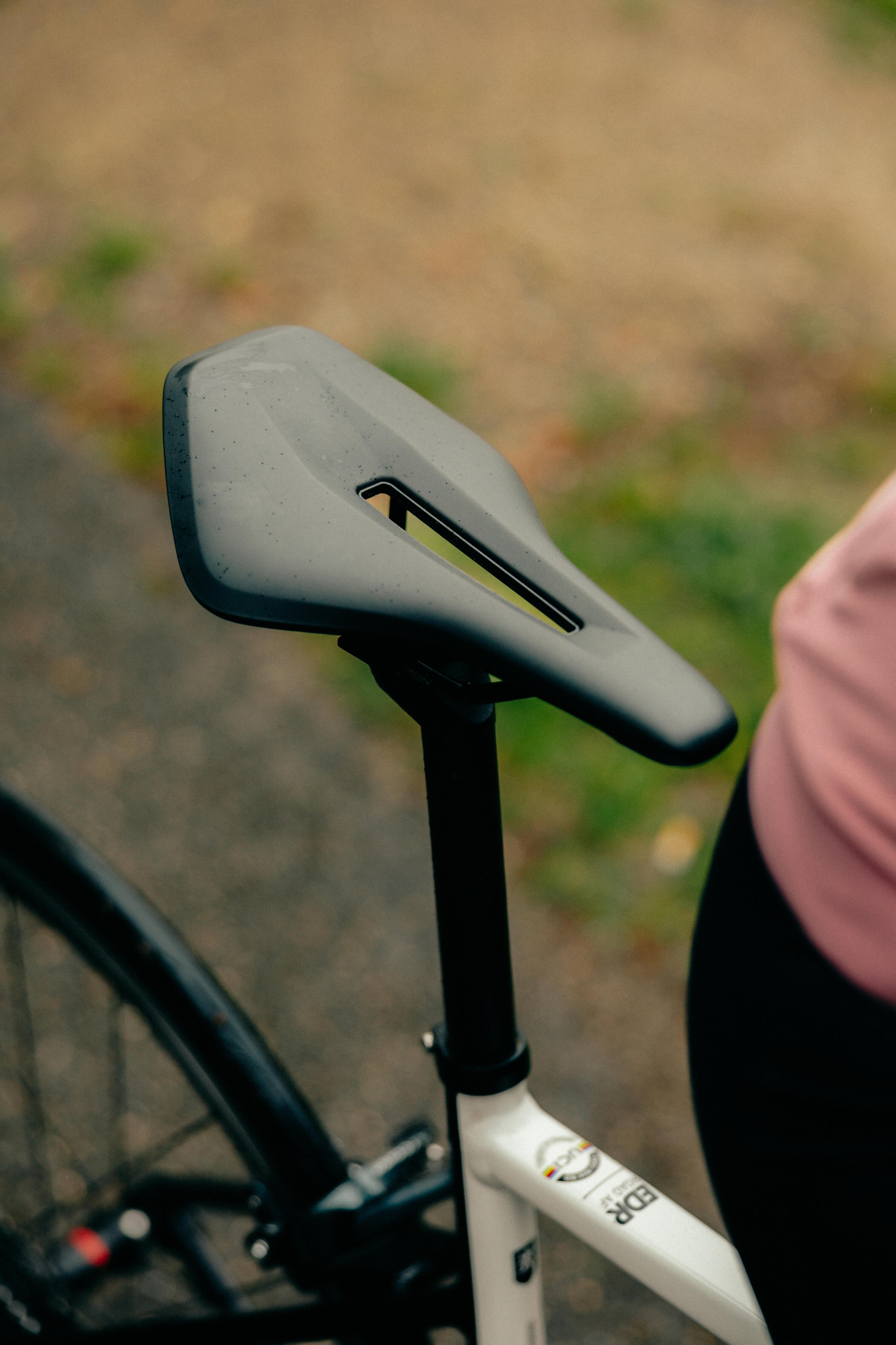 Selle de vélo de route / montagne – Light 30° 155 mm 12/17