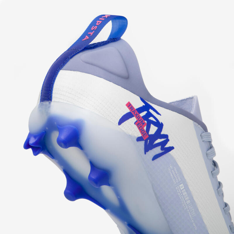 BOTAS DE FÚTBOL TRAXIUM EDGE AG/FG BLANCO AZUL