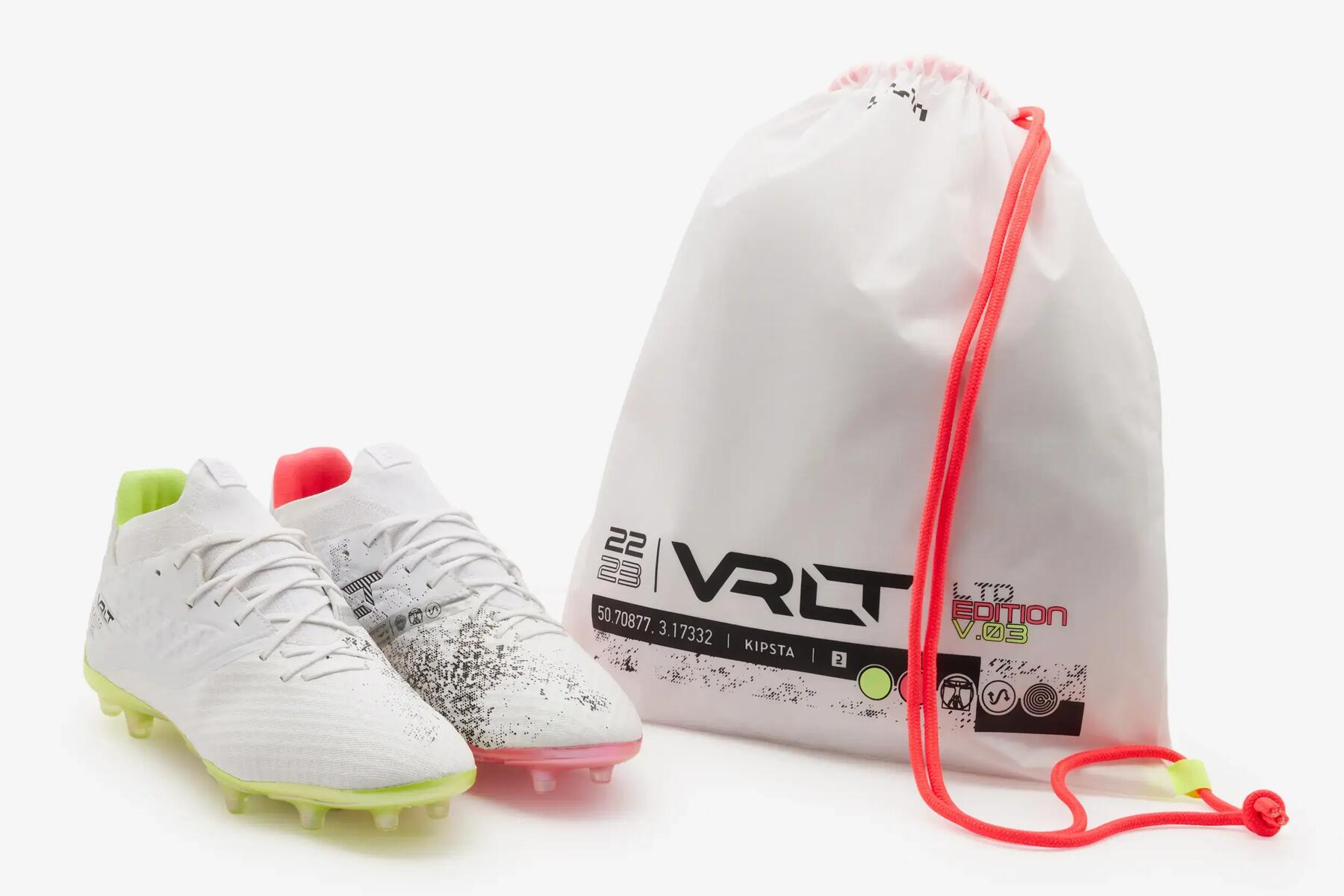 Regalare-delle-scarpe-da-calcio-a-Natale