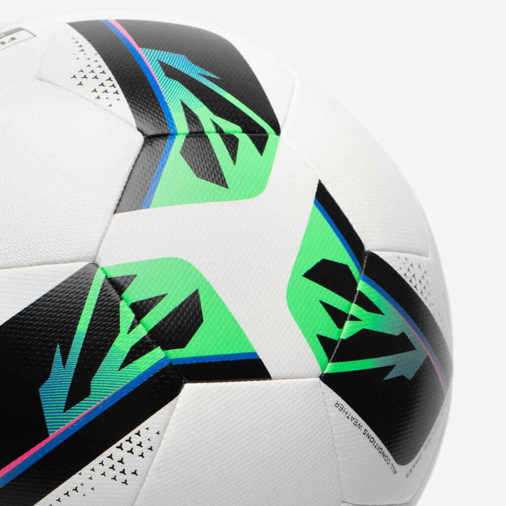 Hibrīda futbola klubu bumba, 4. izmērs, “FIFA Basic”, balta