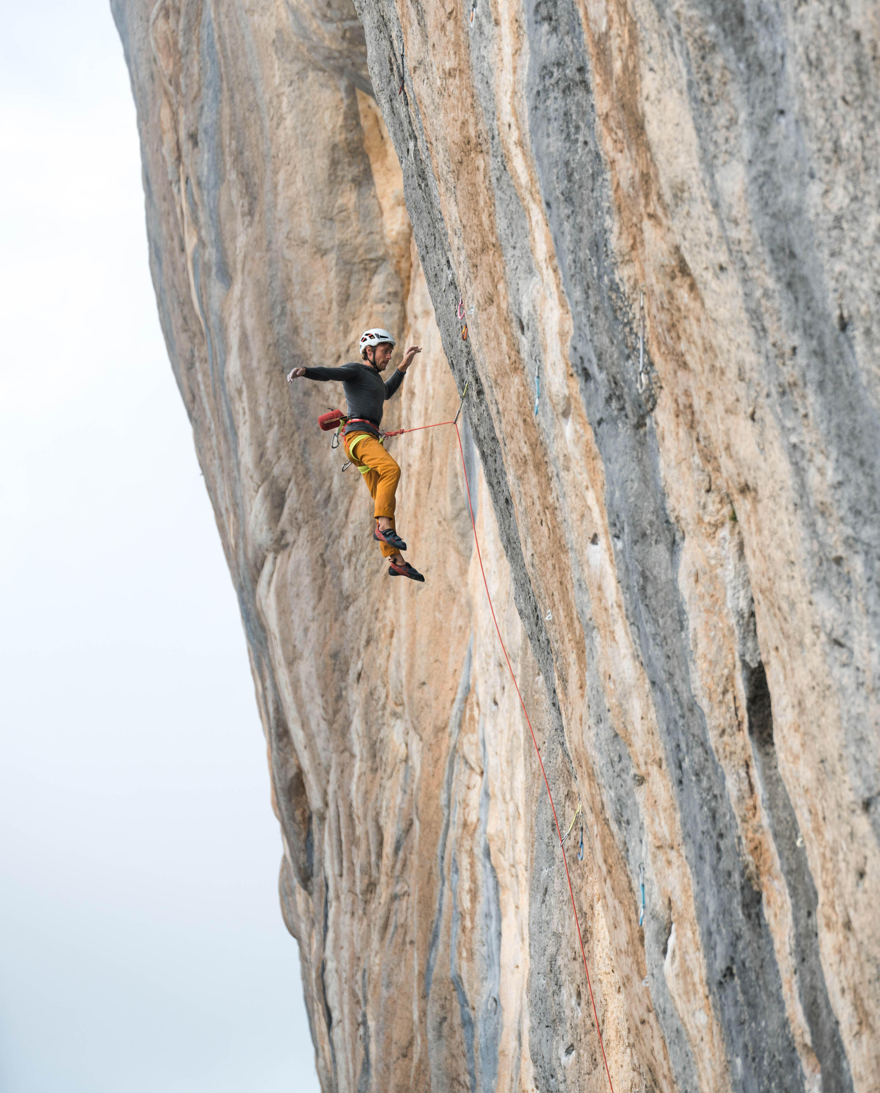 Casque d’escalade et d’alpinisme – Edge blanc/rouge 24/29