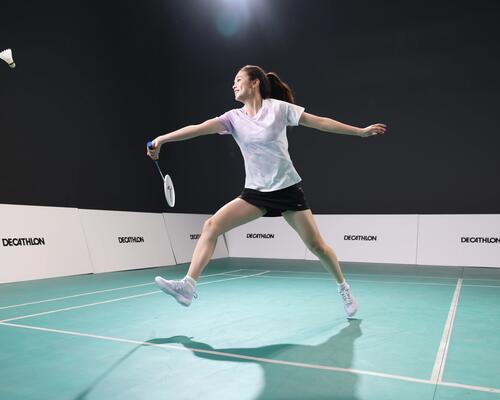 CUM SĂ VĂ ALEGEȚI ÎMBRĂCĂMINTEA PENTRU SPORTURI CU RACHETA PENTRU FEMEI ?