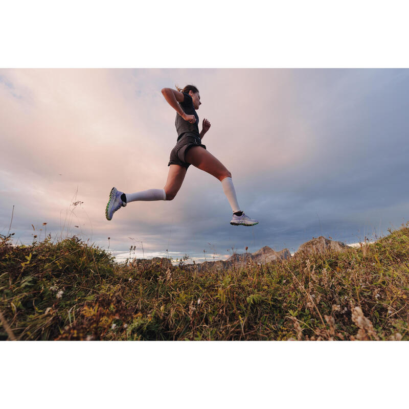 T-Shirt sem Costuras de Corrida e Trail Mulher KIPRUN Run 500 Confort Slim Preto