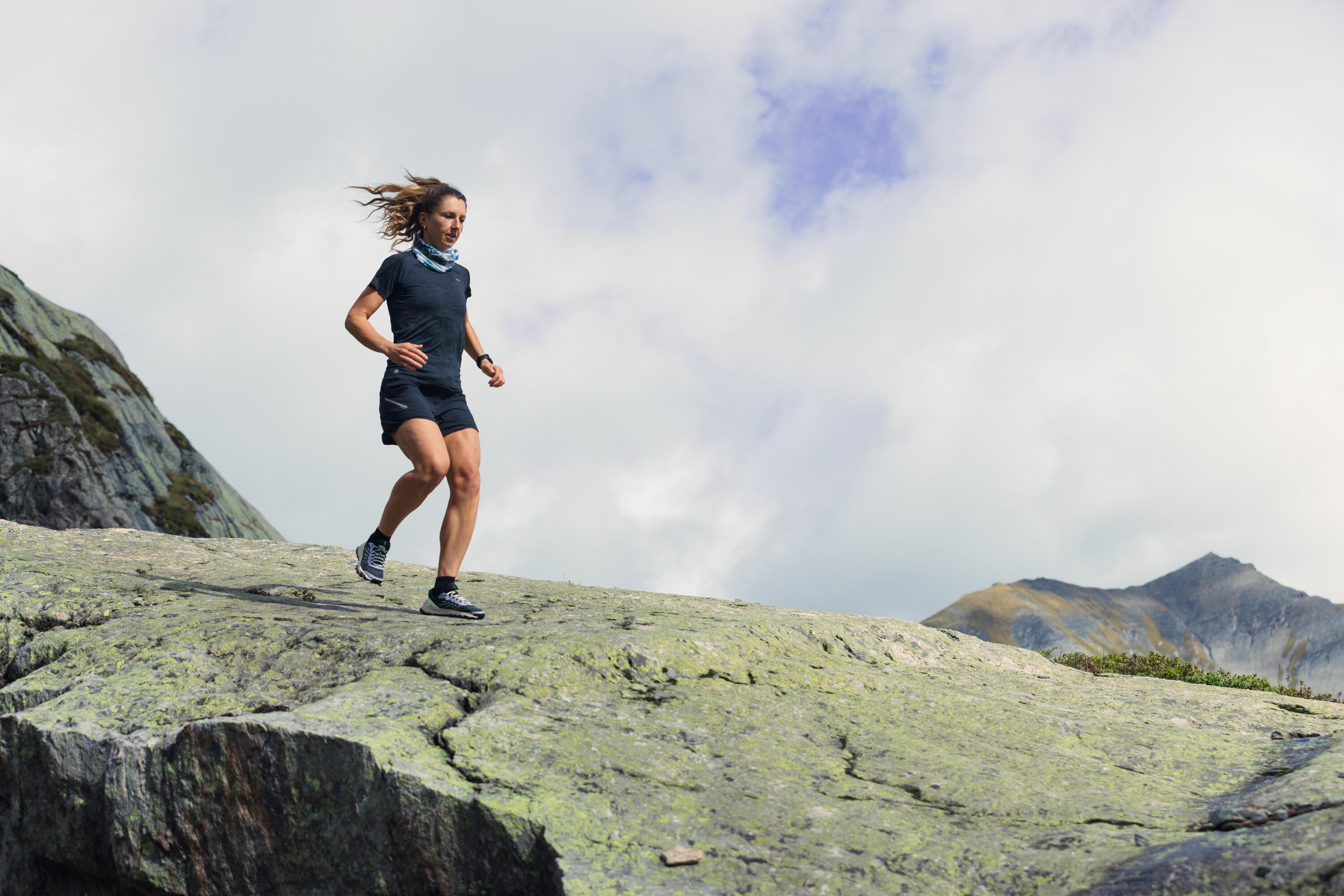 Women's Seamless Running T-Shirt, Run 500 Comfort 10/12