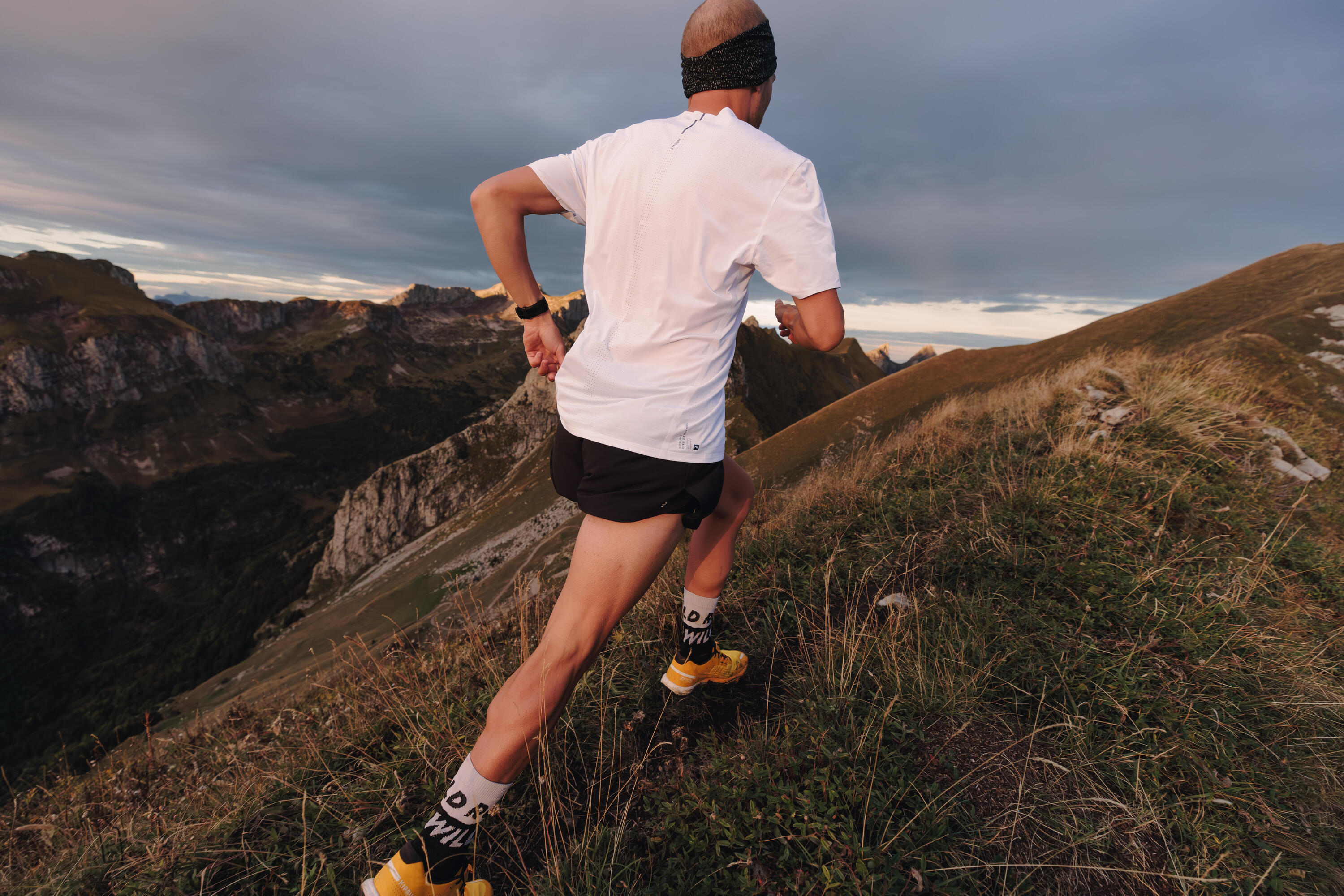 Short de course homme, Run 500 Confort Split 11/13