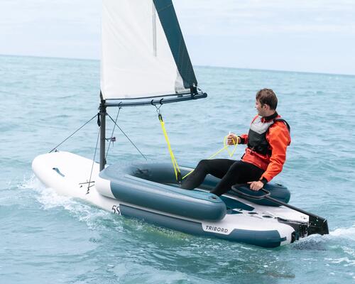 a sailor on the 5S dinghy, on the sea