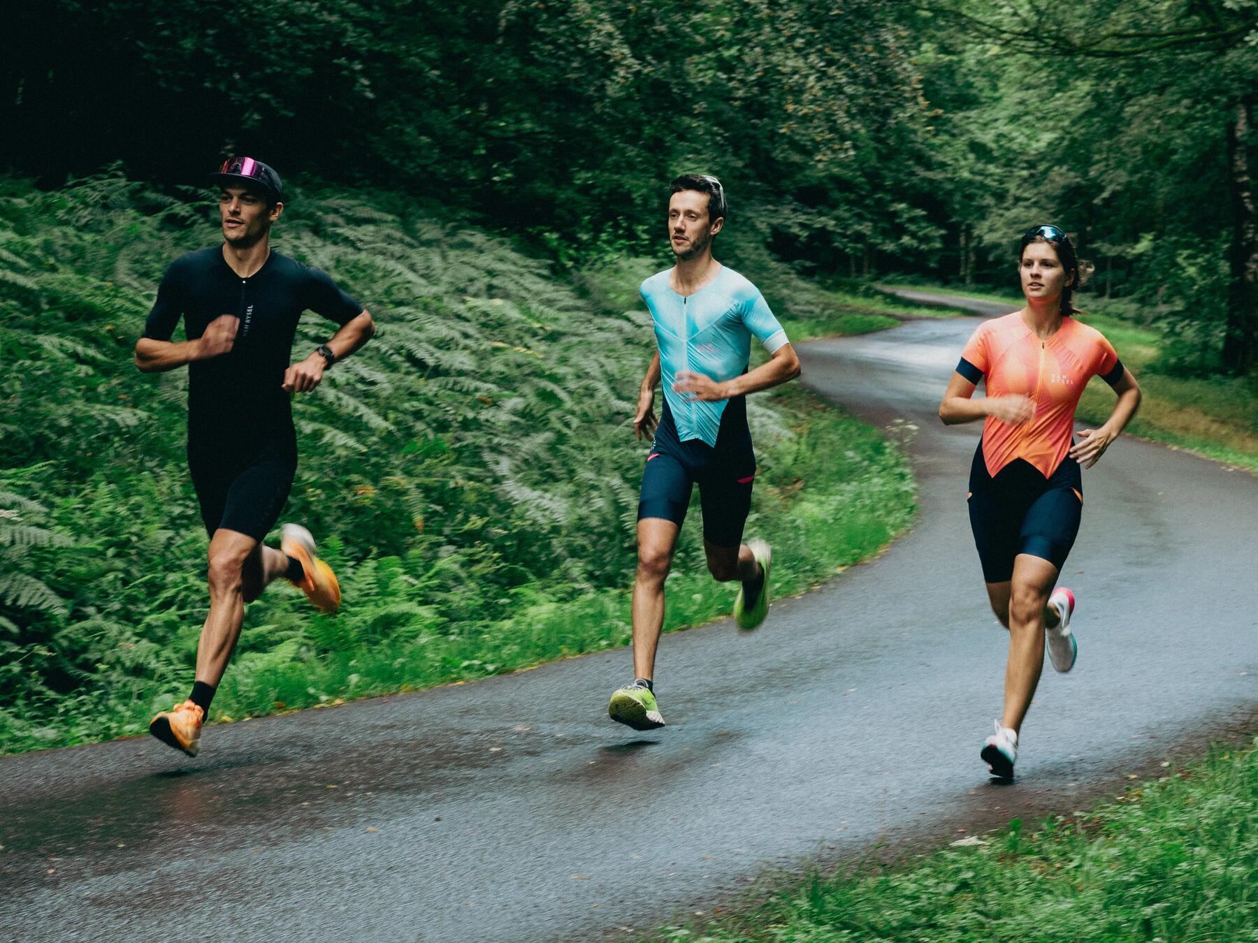 personas corriendo triatlon