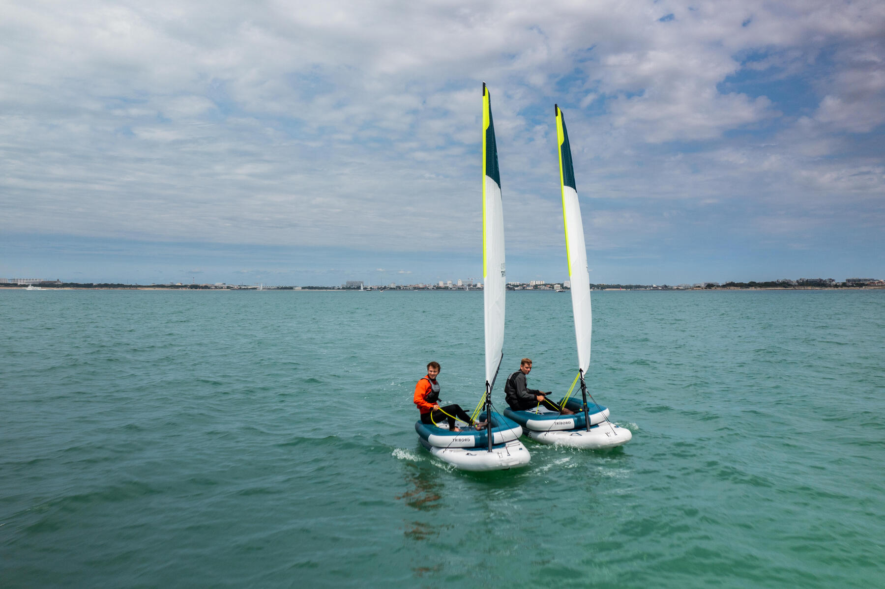 Comment bien choisir son dériveur gonflable pour pratiquer la voile ?