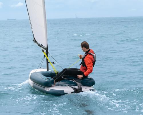 Quelle tenue choisir pour faire du catamaran ?