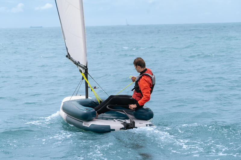 Quelle tenue choisir pour faire du catamaran ?